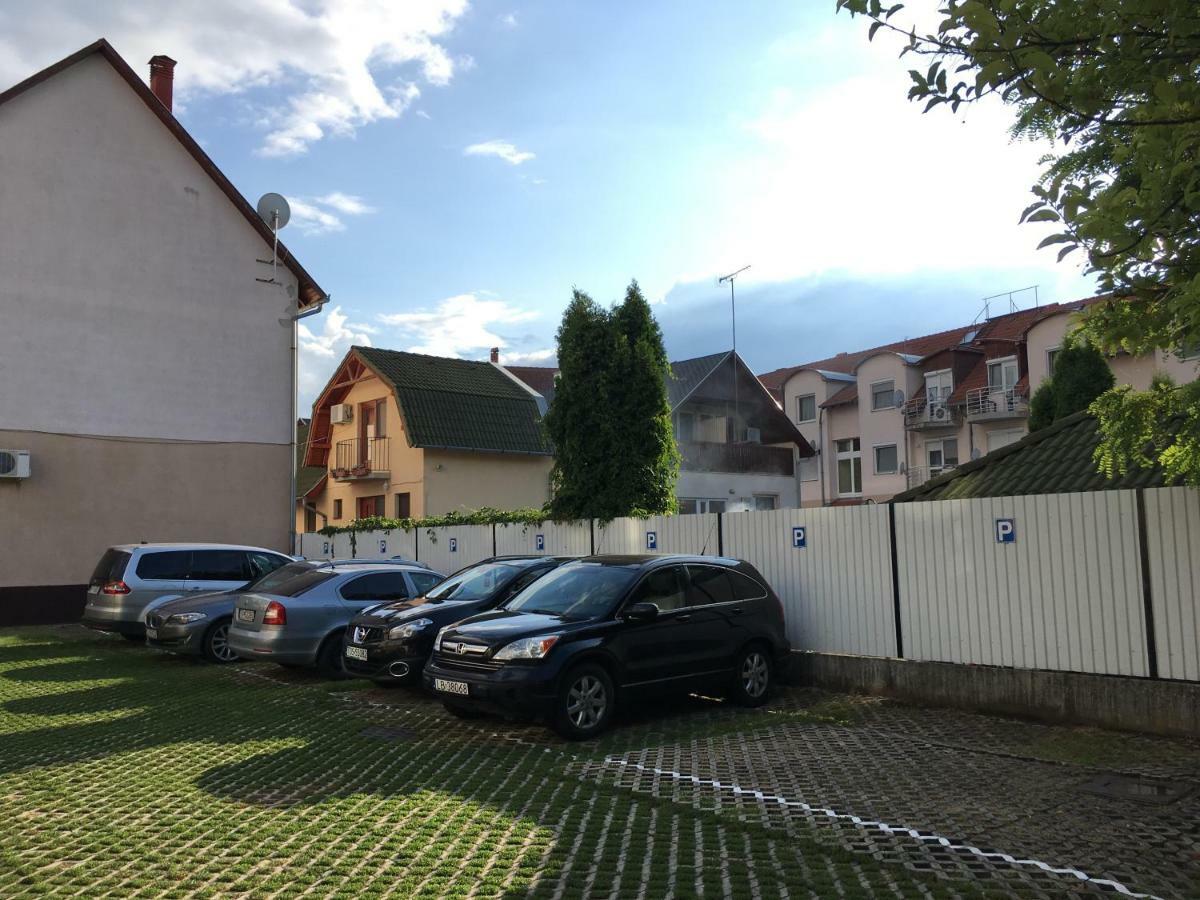 Zoli Apartmanok-Adri Koelcsey 32 Hajduszoboszlo Bagian luar foto